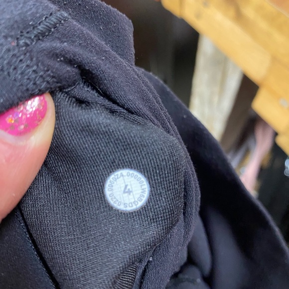 4096 -Lululemon Align Crop *21"
Black - Picture 5 of 7